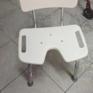 كرسي استحمام لكبار السن ضد المياه مستورد قابل للتثبيت فى الارض بتحكم في مستوي الارتفاع